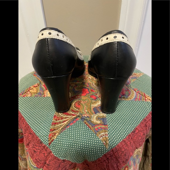 Leather Dress Pumps - Picture 4 of 6